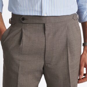 quần âu xếp ly xám nâu nhạt.